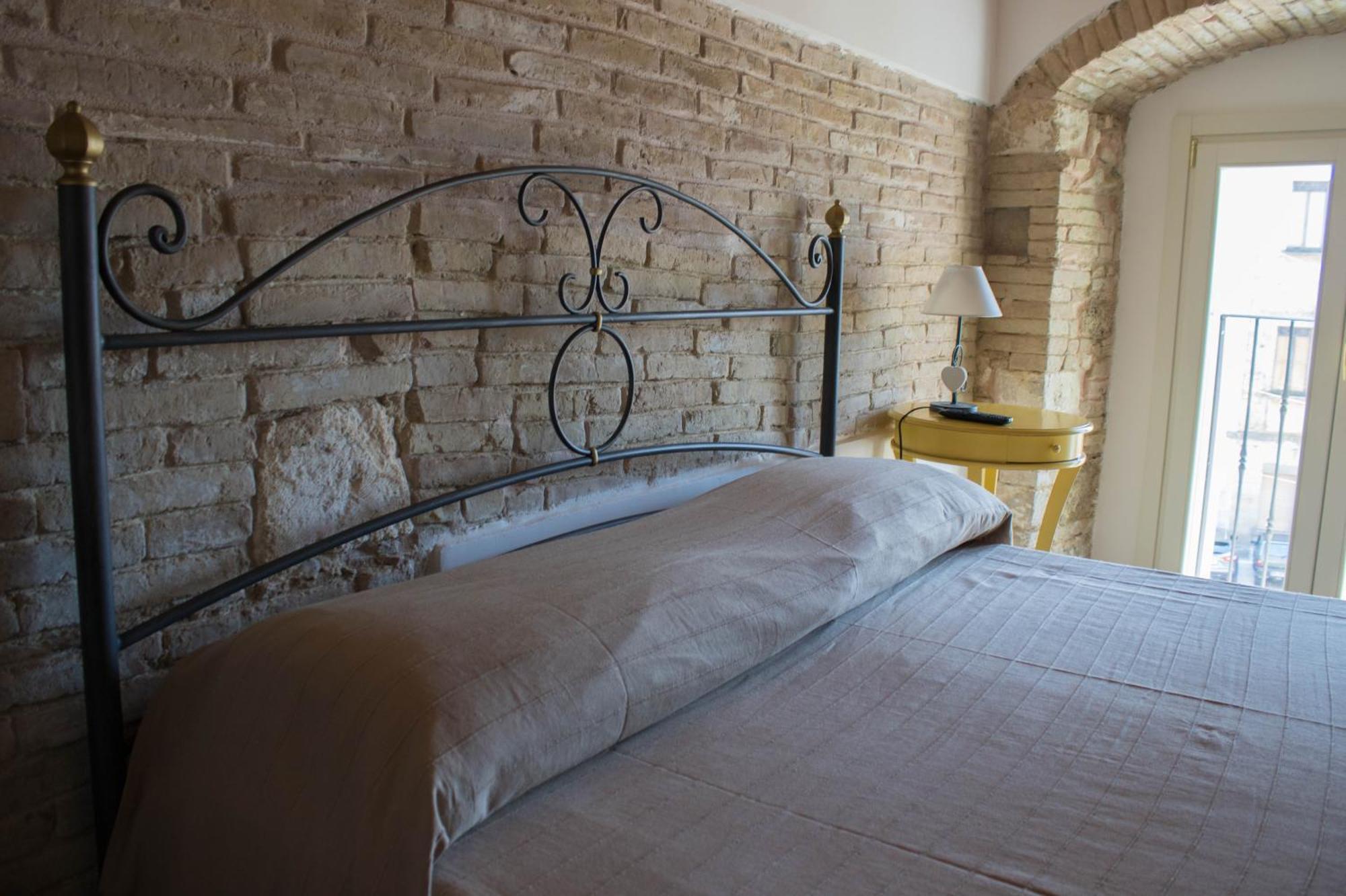 Bed and Breakfast Residenza Delle Grazie à Miglionico Extérieur photo