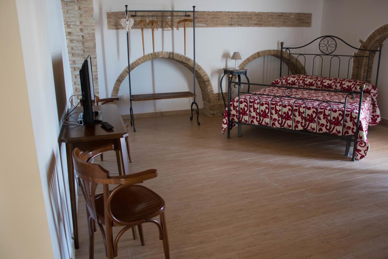 Bed and Breakfast Residenza Delle Grazie à Miglionico Extérieur photo